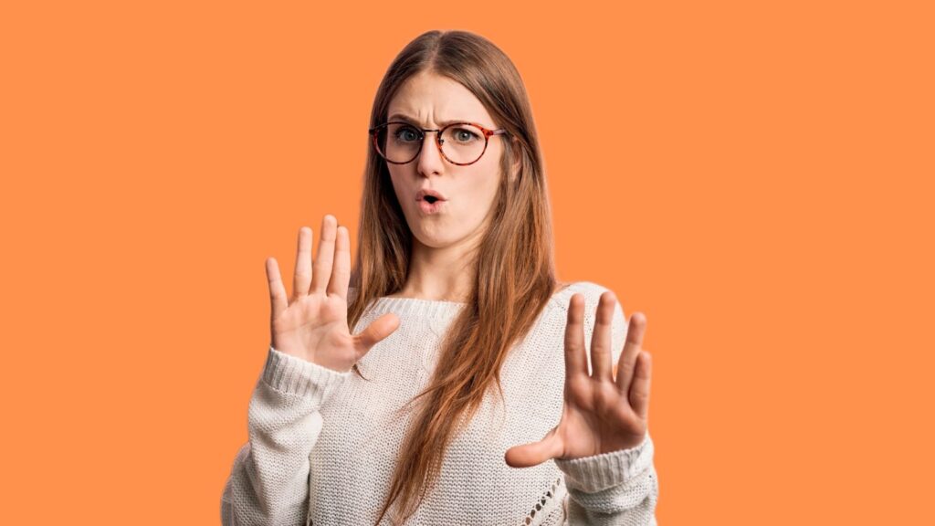 18 Signs That You May Be Battling Serious Anxiety 2 woman
