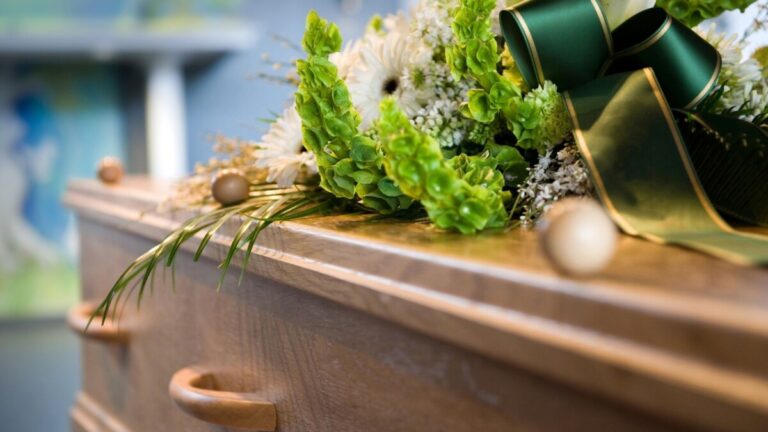 12 Things You Should Never Do at a Funeral 5 coffin funeral