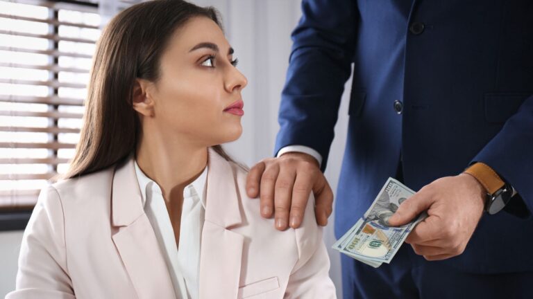 woman money scam fraud